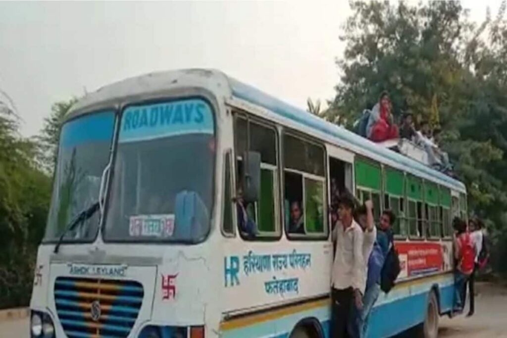 Video: School, College Girls Forced to Travel on Roof of Bus in Haryana's Fatehabad