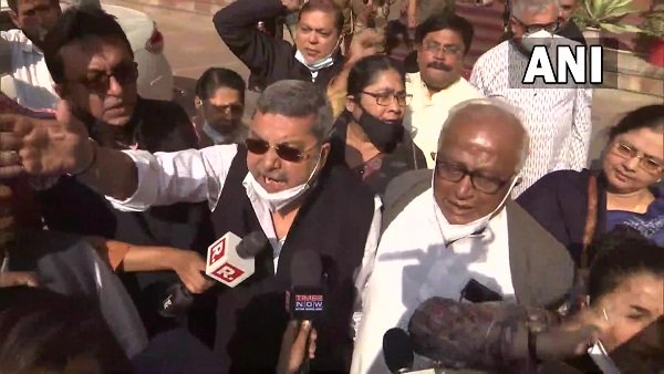 TMC brings its fight against BJP to Delhi; party MPs meet Amit Shah after sitting on dharna for 4 hrs