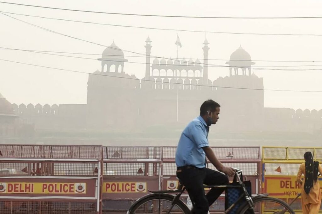 Smog Covers Delhi-NCR; Air Quality Severe Amid Unhelpful Meteorological Conditions