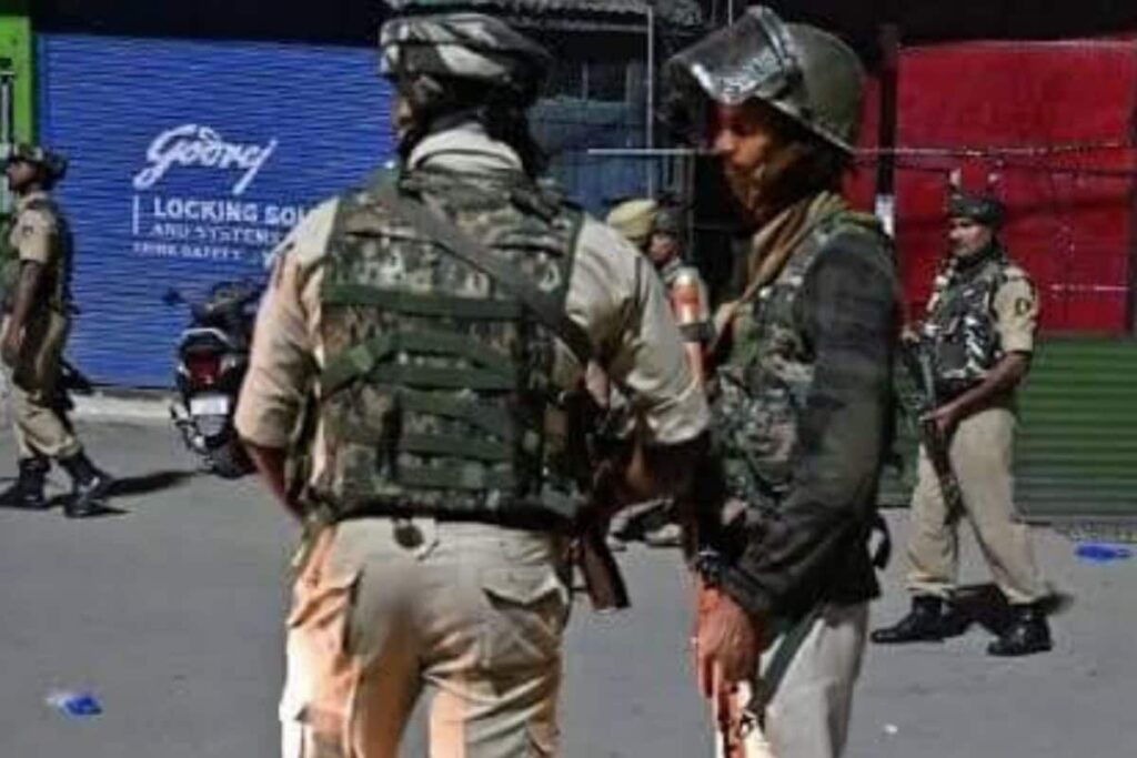 Policeman Injured After Militants Open Fire on Cops During Raid in Srinagar, Search Operation On