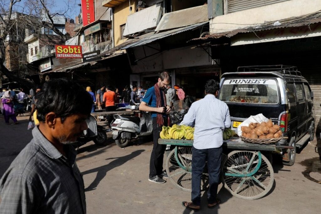 HC Directs North MCD, Delhi Police to Remove Illegal Vendors from No Hawking Zone at Bungalow Road