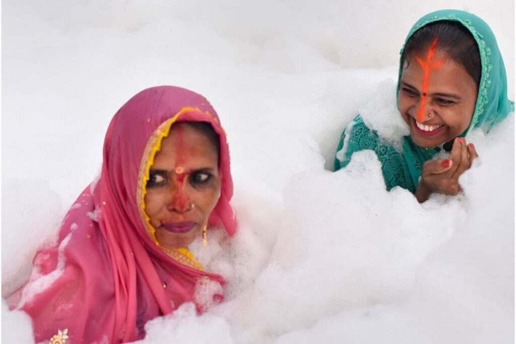 Clouds of Toxic Foam Not Heavenly, Sacred Yamuna's Annual Frothing Can't be Solved by Sprinkling Water