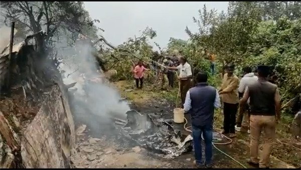 Four bodies recovered after Military chopper  Mi-17V5 crashes in Tamil Nadu's Coonoor; Bipin Rawat on board