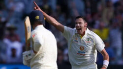 Ashes: Eng top-order collapse puts Aus on the brink of series win