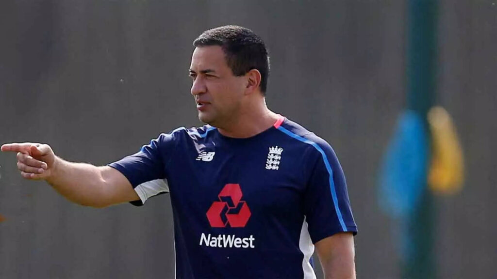 Former all-rounder Adam Hollioake joins England's Ashes coaching staff