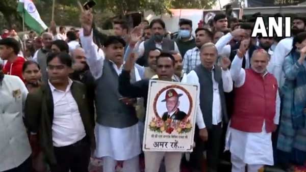 Watch: Citizens raise slogans of 'Jab tak suraj chaand rahega, Bipin ji ka naam rahega'