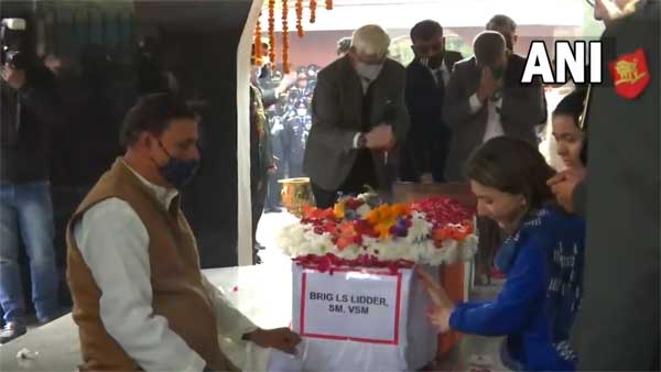 Watch: Wife, daughter bid tearful adieu to Brigadier Lakhwinder Singh Liddar