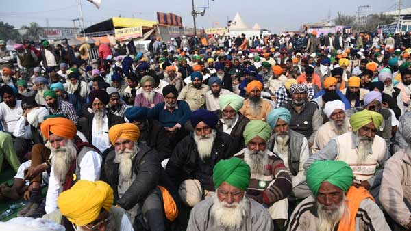 Punjab farmers returning home from Delhi borders get rousing welcome