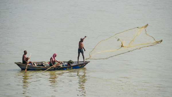 India seeks early release of fishermen arrested by Sri Lanka