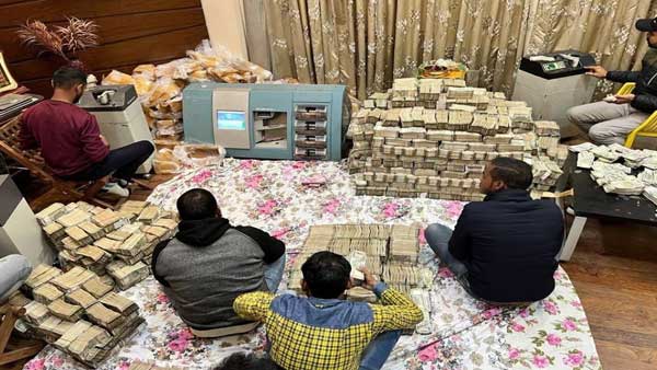 IT raids on businessman leads to seizure of mountains of cash