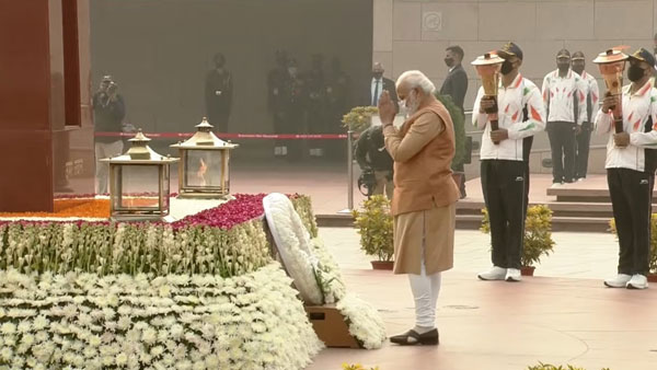 Vijay Diwas: PM Modi leads nation in paying tributes to martyrs