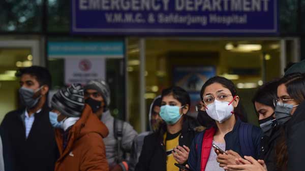 Resident doctors of Safdarjung Hospital continue their strike over delay in NEET-PG counselling