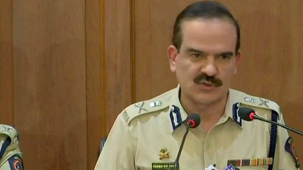 Former Mumbai top cop accepts suspension order