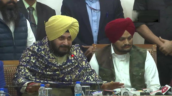 Punjab Election 2022: Singer Sidhu Moosewala meets Rahul after joining Congress