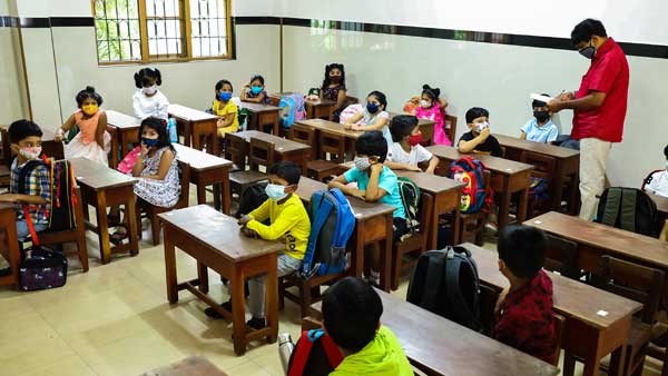 Air Pollution: Supreme Court pulls up Delhi government over schools reopening