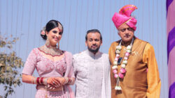 Trolled over a viral pic, Shashi Tharoor hits back, explains who a 'bhakt' is