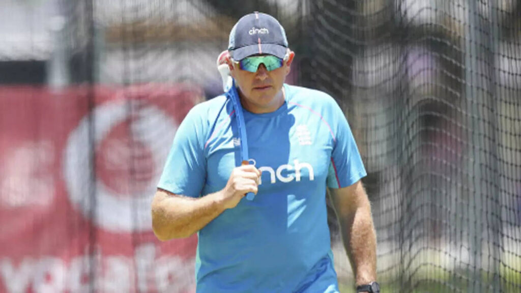 England head coach Silverwood tests positive for COVID-19