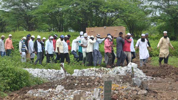 Faith vs safety in burials: COVID-19 remains in dead bodies for 9 days says Centre