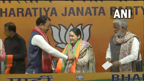 UP polls: Mulayam Singh Yadav's daughter-in-law Aparna Yadav joins BJP