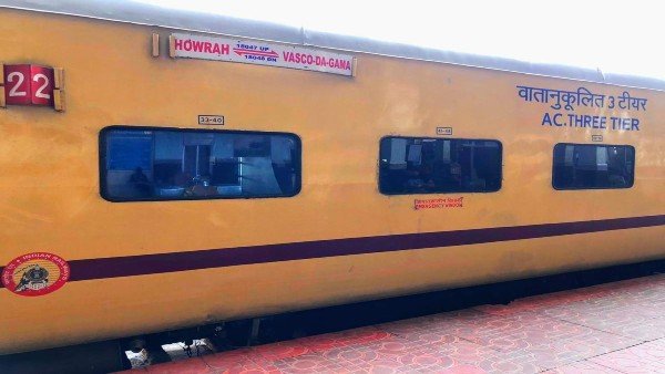 Howrah Amaravati Express derailed near Goa's Dudhsagar, all passengers and staff on board safe