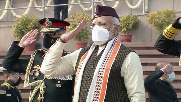 Republic Day 2022: PM Modi wears cap from Uttarakhand, dons flower used during Kedarnath Pooja