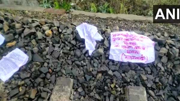 Jharkhand: Naxals trigger explosion on railway track