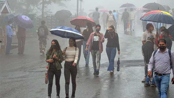 Delhi sees light rain, gusts of wind