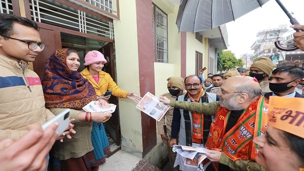 Amit Shah begins door-to-door campaign in Western UP, meets exodus-affected families in Kairana