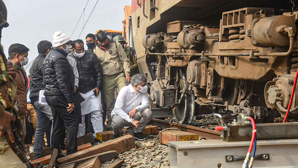 Train accident: When Railway Minister helped a man reunite with his family