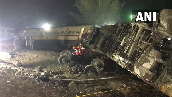 President Kovind, VP Naidu wish speedy recovery to those injured in train derailment