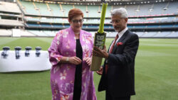 Jaishankar gifts his Australian counterpart bat signed by Virat Kohli