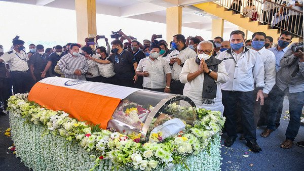 Industrialist Rahul Bajaj cremated with full state honours in Pune