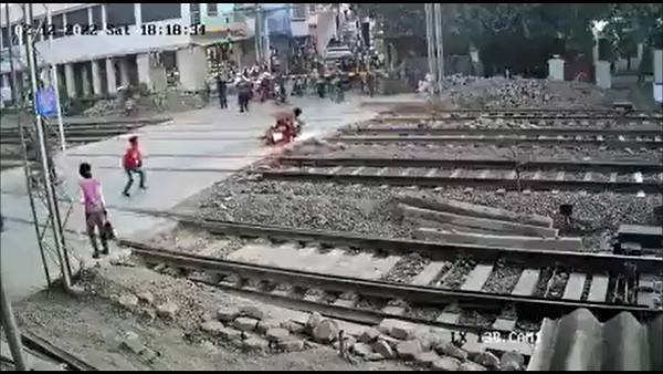 Rajdhani Express crashes two wheeler into pieces: See how biker nearly got killed [Viral Video]