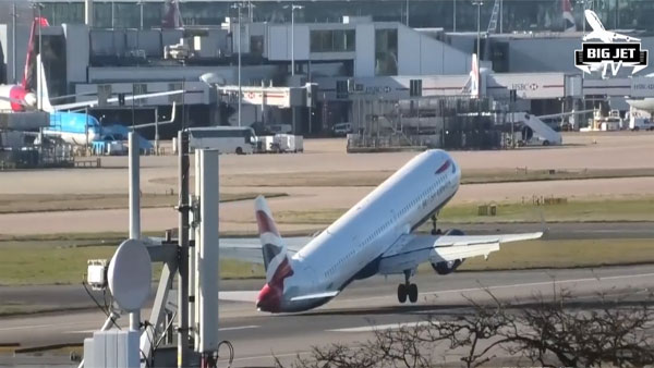 Video: Tail strike, how this pilot took off despite flight tilting