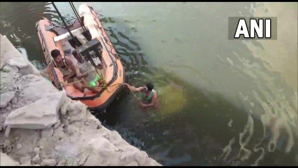 Rajasthan: Nine died after their car fell off into the Chambal river in Kota