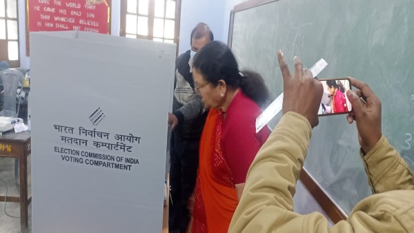 UP Polls: BJP Mayor Pramila Pandey shares photo of EVM while voting on Whatsapp; FIR registered
