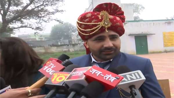 'Pehle matdaan, uske baad bahu': Decked-up groom shows up to vote in Muzaffarnagar