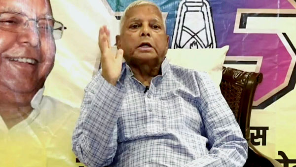 'Those saying Tejashwi Yadav will become RJD chief are fools': Lalu Yadav