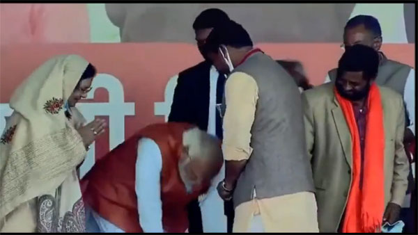 Watch viral video of PM Modi touching Unnao BJP president’s feet