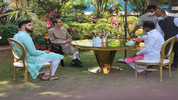 Third Front taking shape? KCR meets Uddhav Thackeray in Mumbai