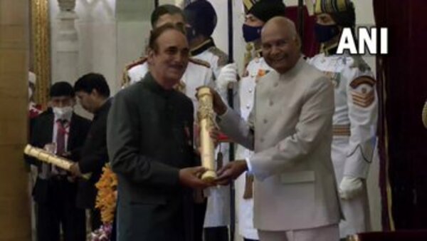 President Ram Nath Kovind confers Padma Awards