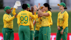 South Africa hold nerves to seal last over win against Pakistan