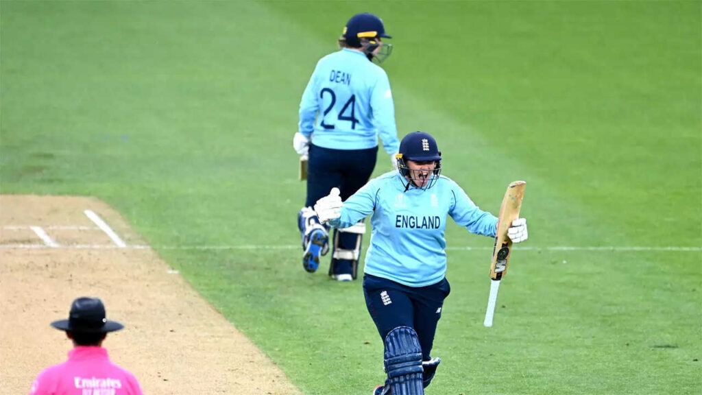 Women's WC: England alive for semis with nervy win over NZ