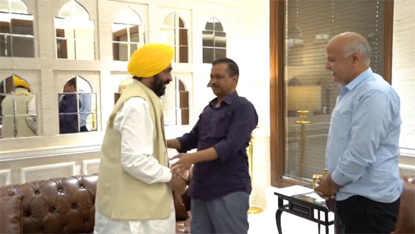 AAP's Punjab CM candidate Bhagwant Mann meets Kejriwal in Delhi