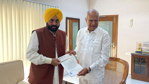 Punjab CM-designate Bhagwant Mann meets Governor, stakes claim to form government