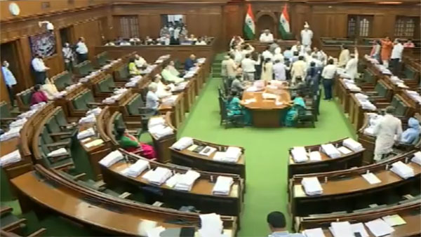 Ruckus in Delhi assembly amidst remarks against Kejriwal