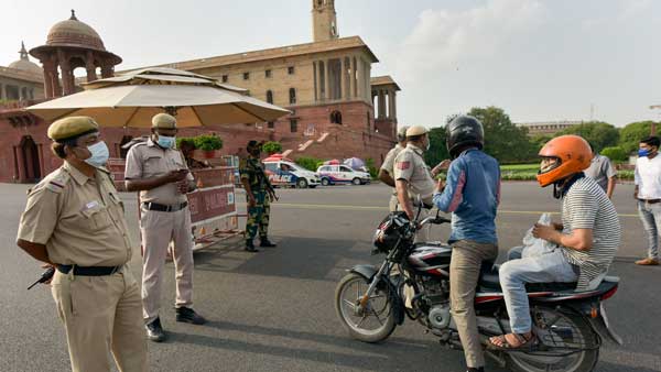 On Holi, Delhi cops fine 2,450 people for traffic violations