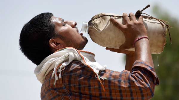 Mumbai: Day temperatures on rise; IMD 'yellow alert' for heatwave conditions in some areas