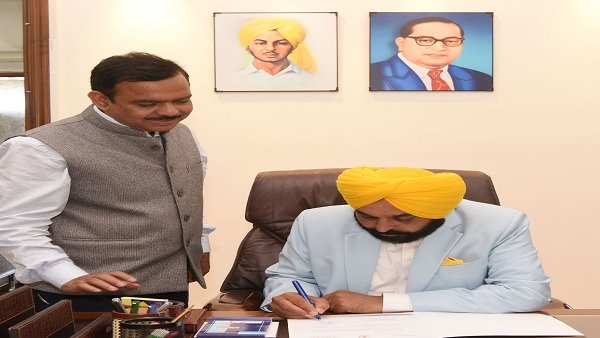 In the first cabinet meeting in Punjab, AAP govt decides to give 25000 govt jobs