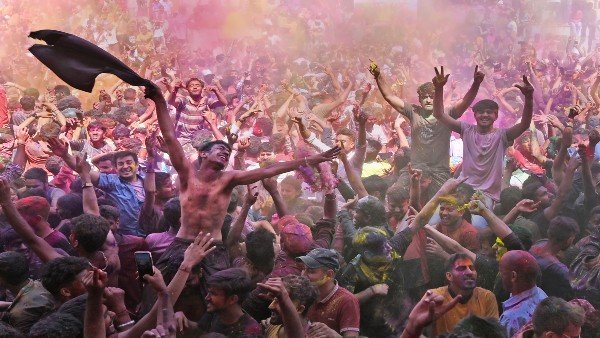 Rang Barse...: Holi 2022, the festival of colours being celebrated across the country today